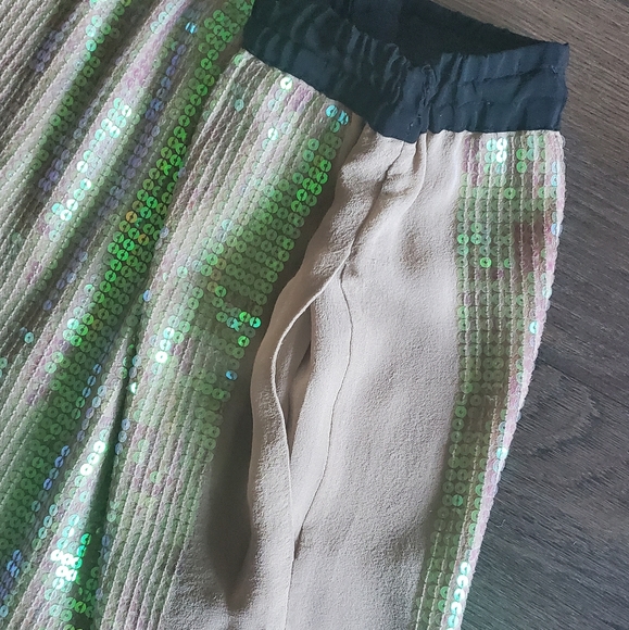 ๐ 2X HOST PICK ๐ BCBG MaxAzria Sequins Silk Skirt - Picture 12 of 15